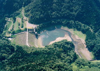 石田川ダムの航空写真です。