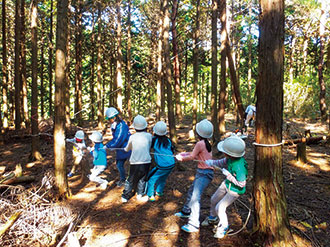 写真：森林環境学習「やまのこ」の様子