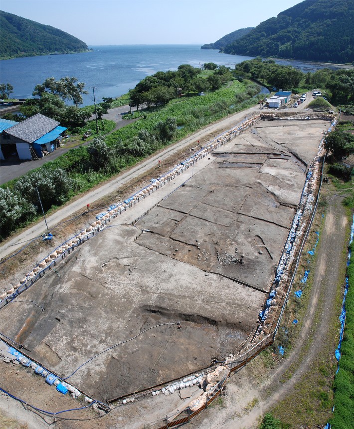 04_長浜市塩津港遺跡の調査の様子