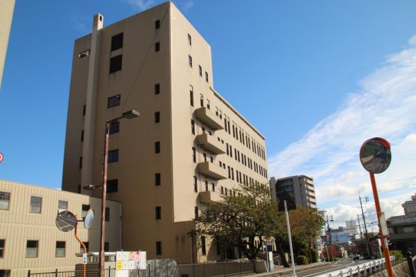 東館旧商工労働会館の外観