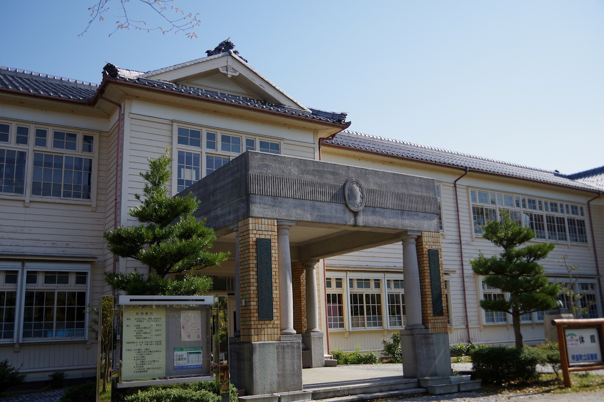 甲良町立図書館の詳細を表示