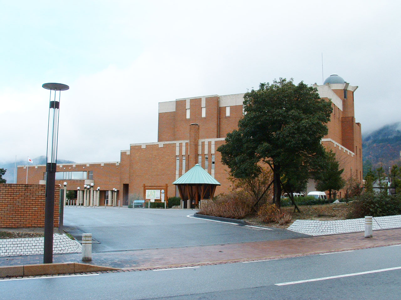 米原市伊吹薬草の里文化センターの詳細を表示