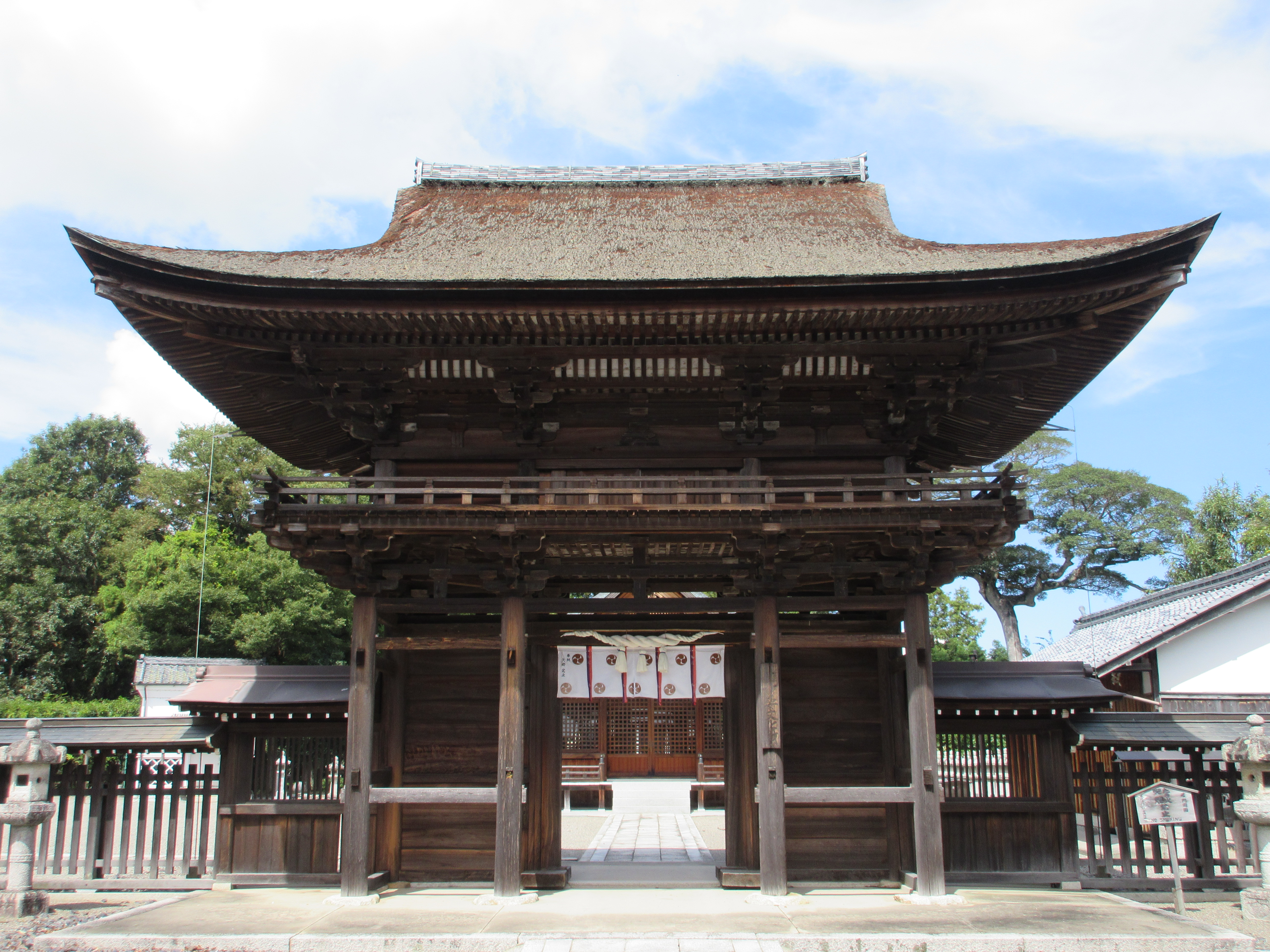 小田神社楼門の修理前の写真
