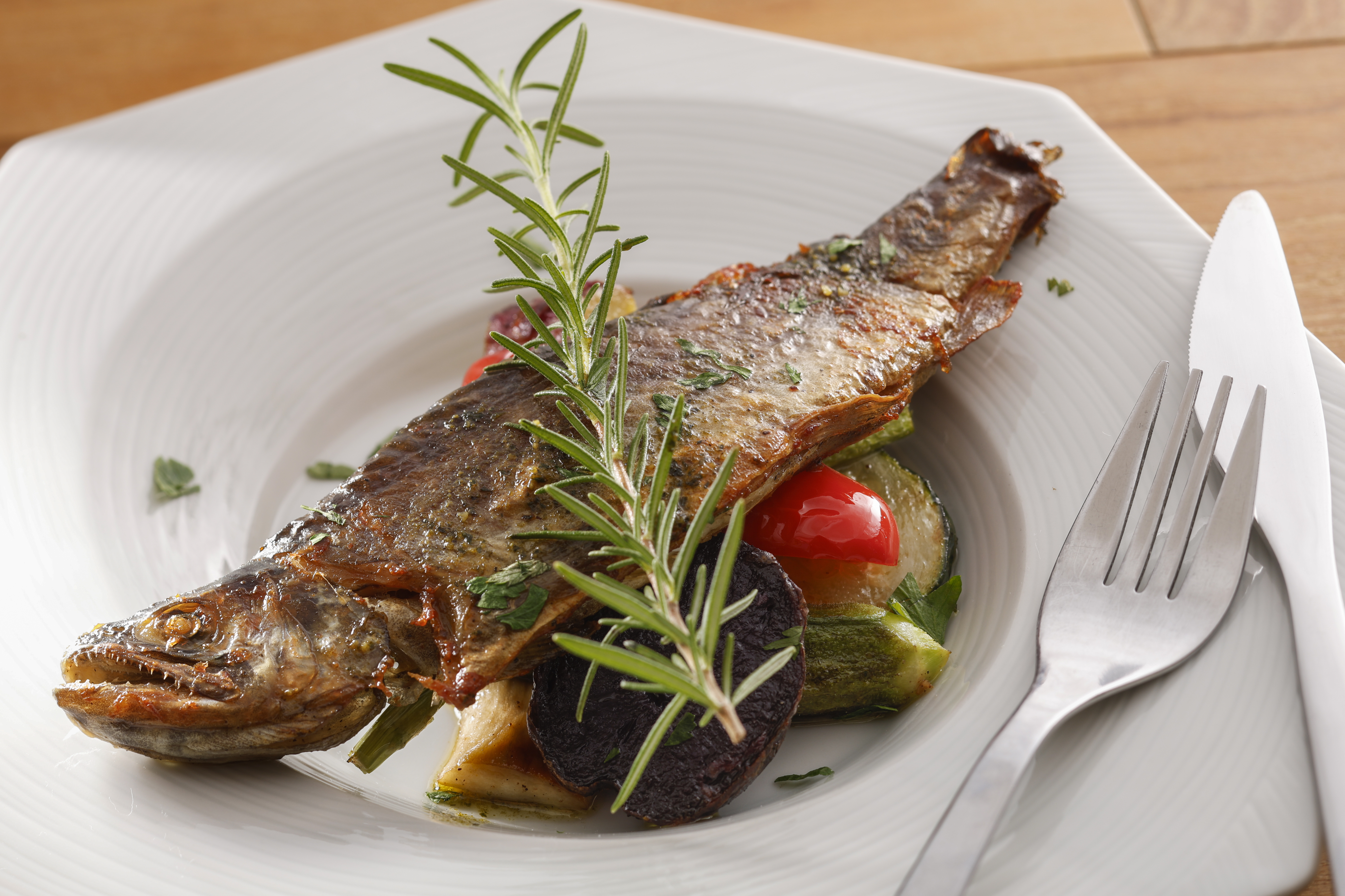 イワナ（またはヤマメ）のコンフィの画像、そふぁらホームページへのリンク