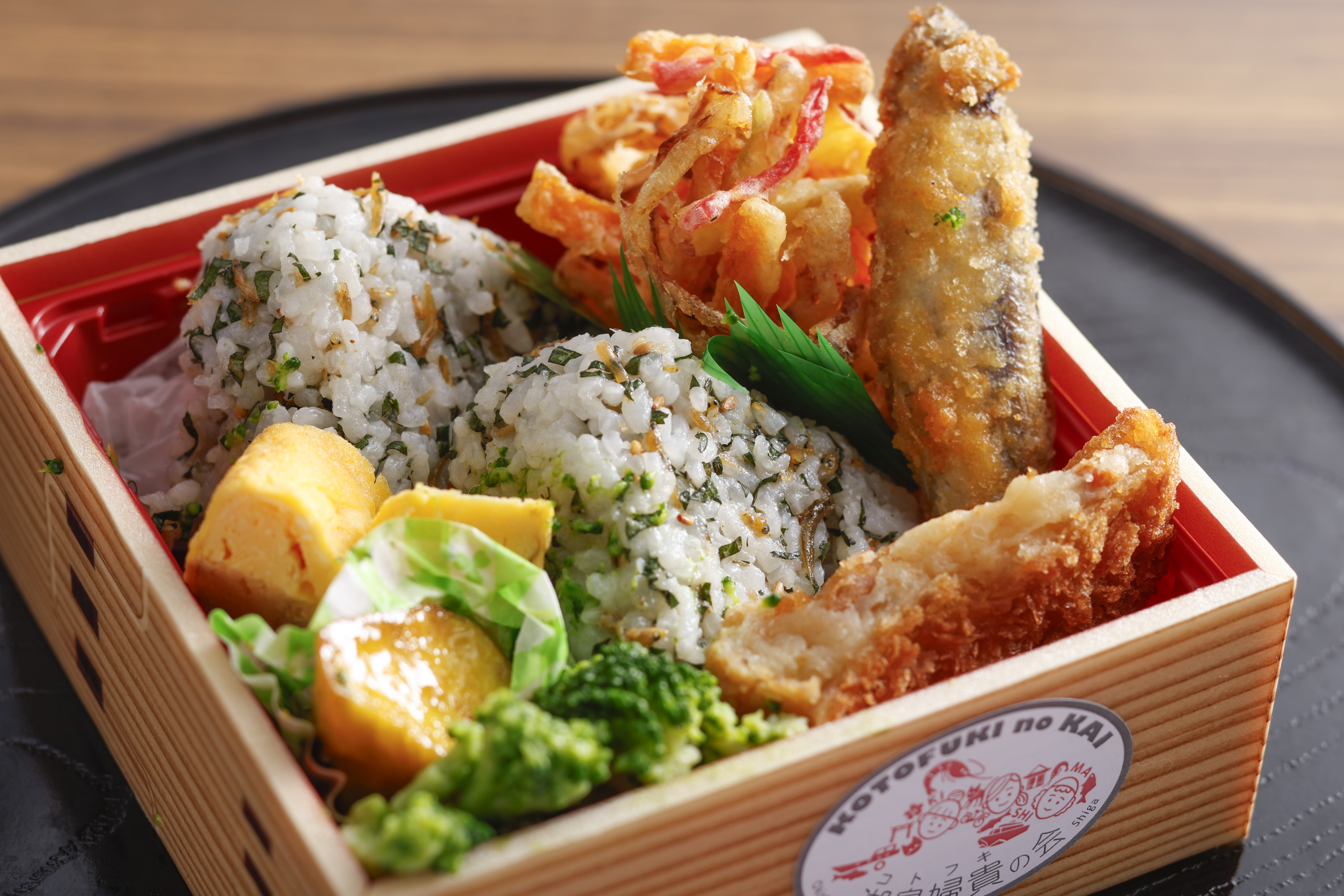 ごりのおにぎりと季節の地野菜 沖弁の画像、湖島婦貴(ことぶき)の会のホームページへのリンク