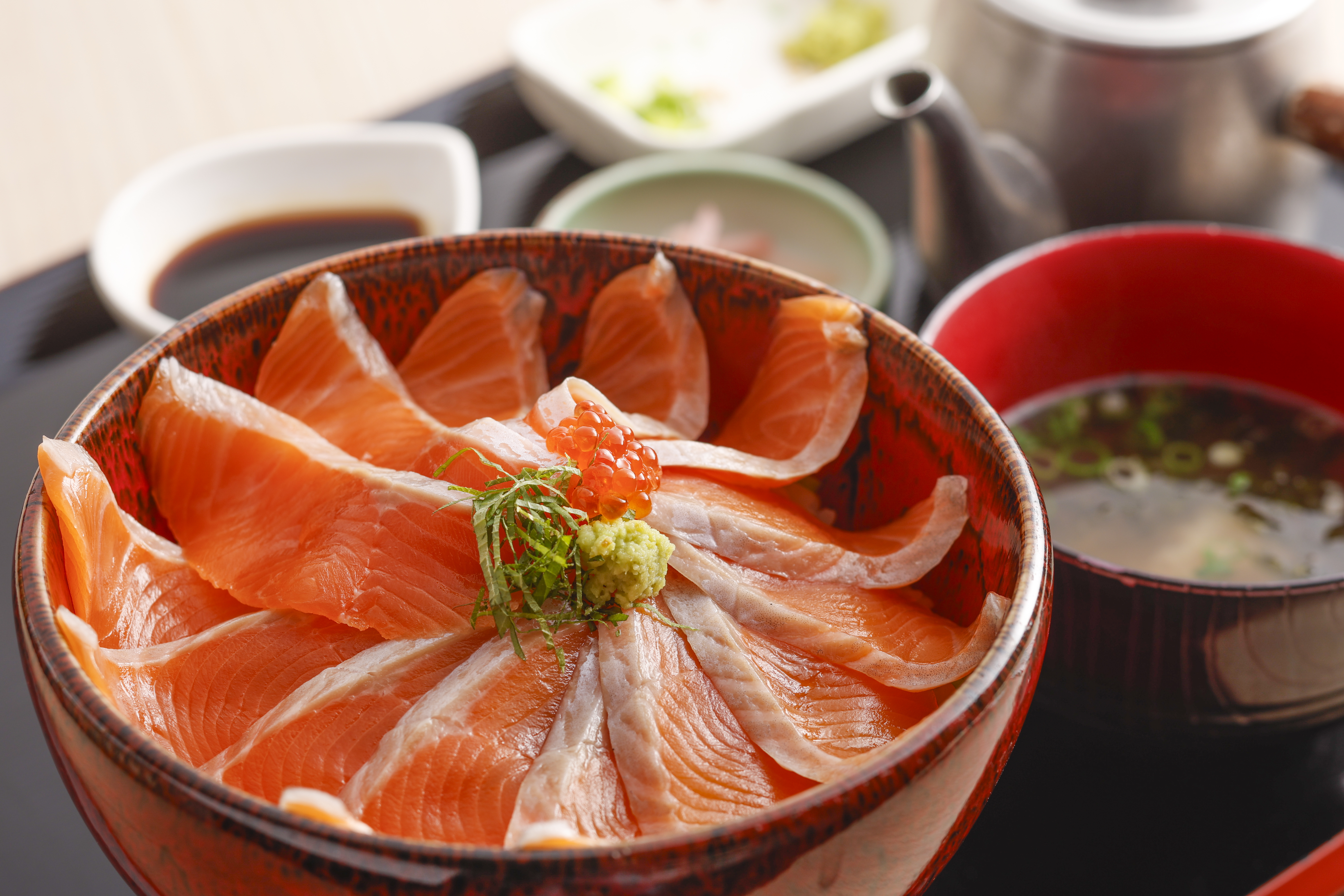 ビワマス大名盛りの画像、海鮮天ぷら紬屋ホームページへのリンク