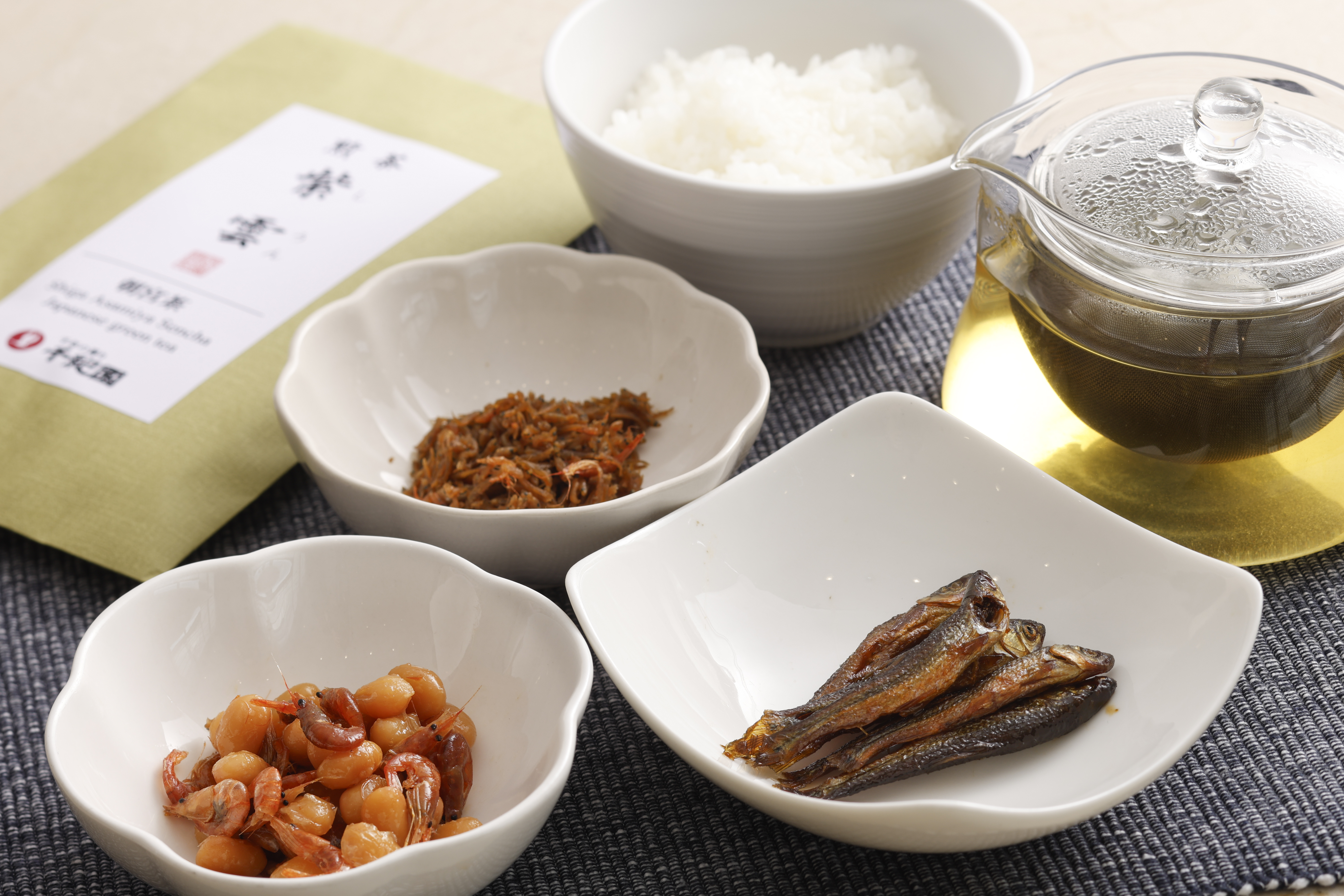 朝宮茶の煎茶と湖魚の佃煮の画像、スーパーホテル滋賀・草津国道1号沿ホームページへのリンク