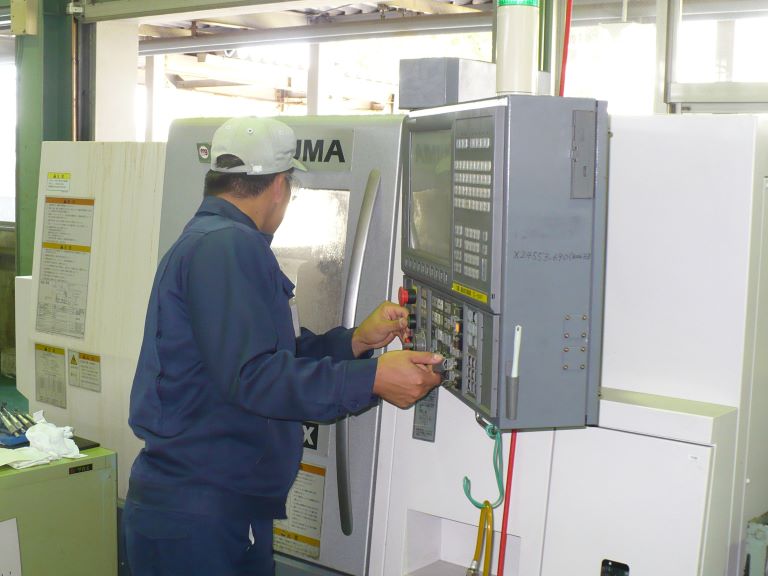 NC旋盤作業の様子