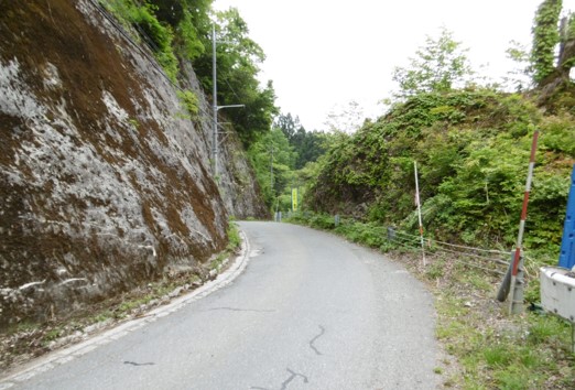 岩塊を除去する前の状況です。