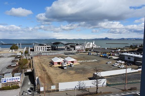 令和7年3月8日（土）の新しい琵琶湖文化館建設地の様子。着工記念式典が執り行われた。