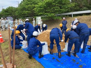 土のう作成作業