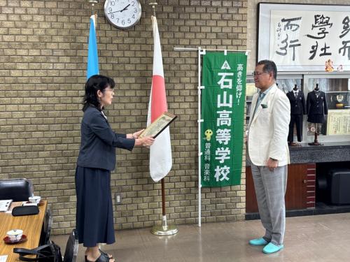 贈呈式の様子1