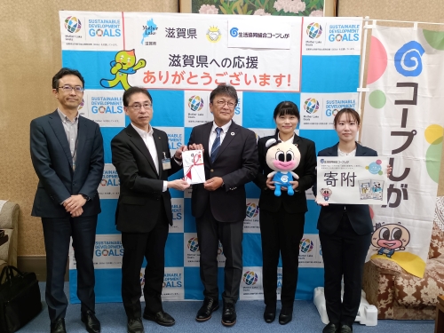 贈呈式の様子