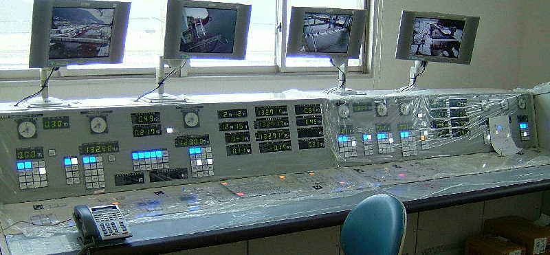 余呉湖操作室機器