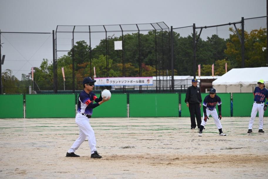 グランドソフトボール試合の様子2