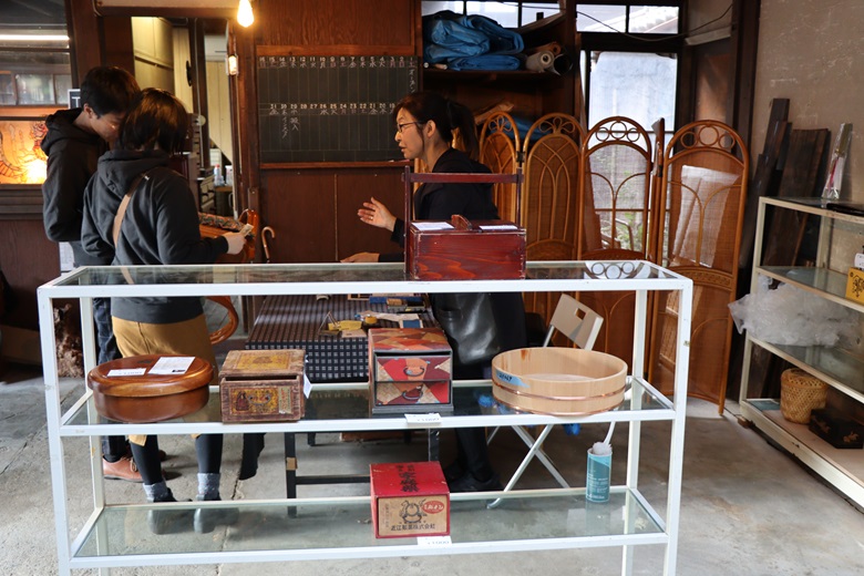 店内の様子1