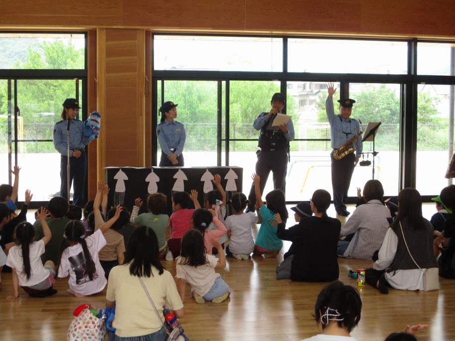 ますこちゃんと警察官