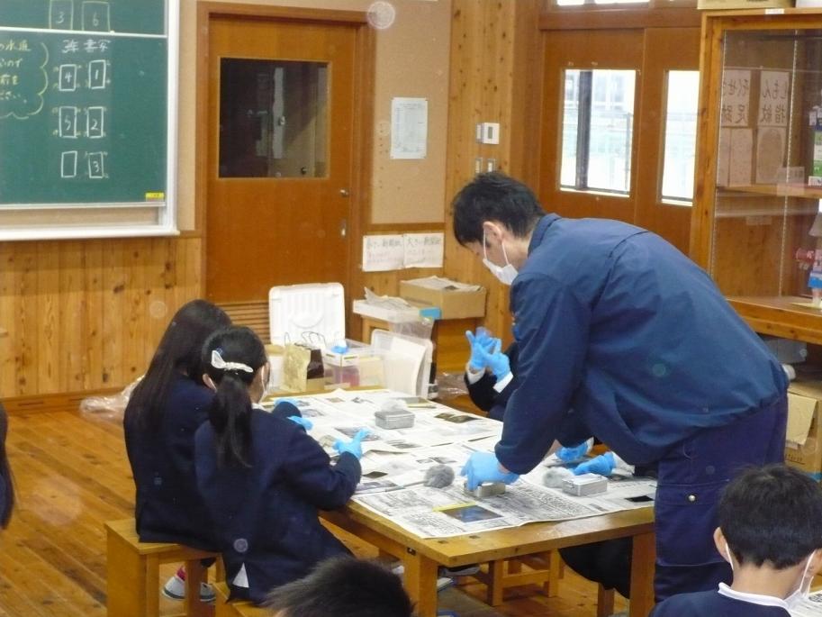鑑識体験の様子