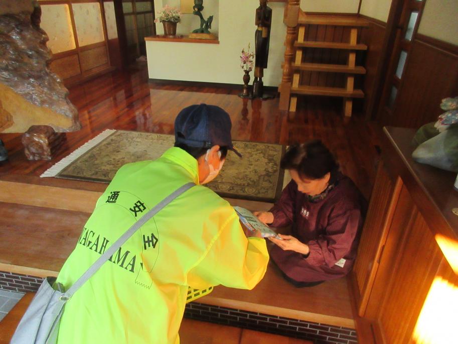 交通事故防止の呼びかけの様子2