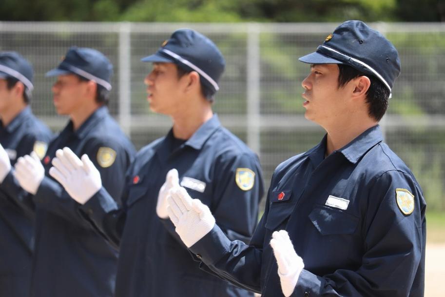 点礼教の試験を受ける学生2