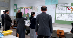 校内見学の様子