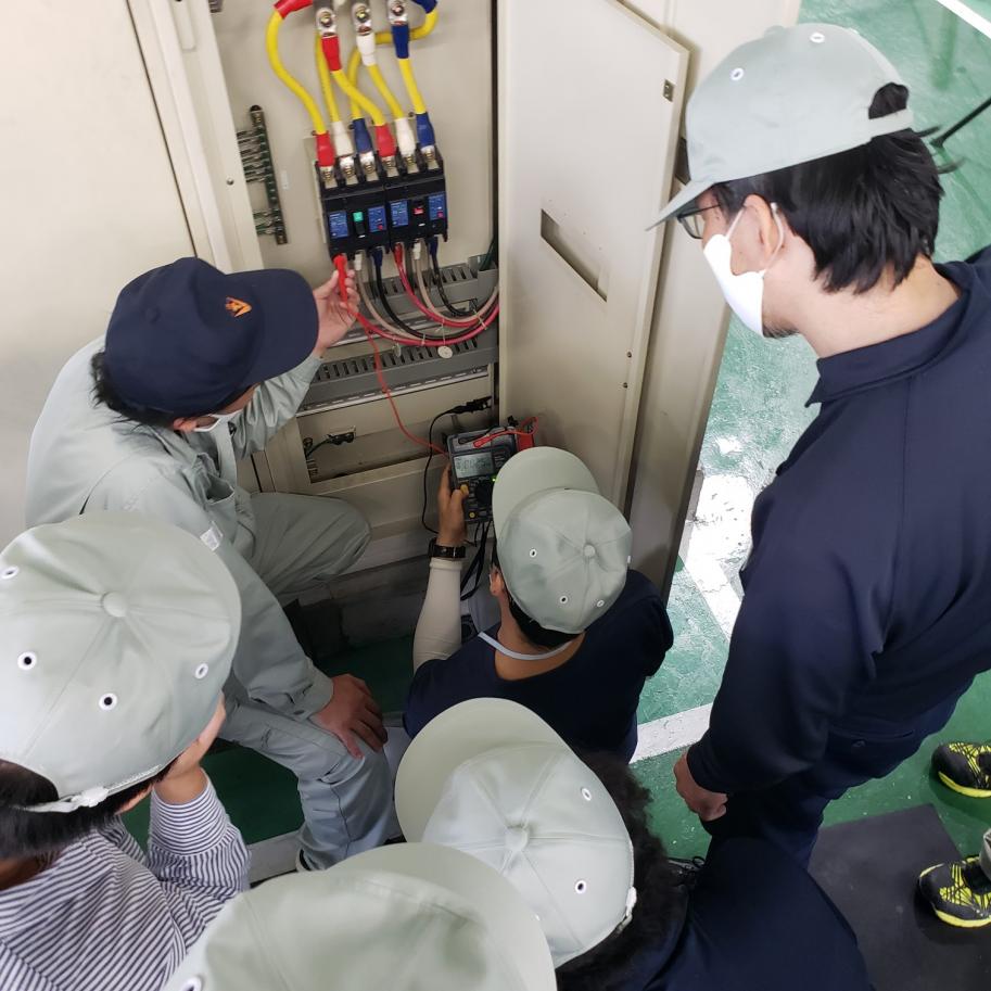 電気設備エンジニア科の実習の様子