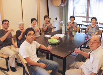 写真:赤しそジュースに加工
