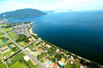 写真:上空からの高島市