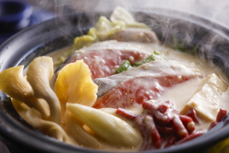 琵琶湖魚の豆乳鍋の画像、蒼の湖邸 BIWAFRONT HIKONEホームページへのリンク