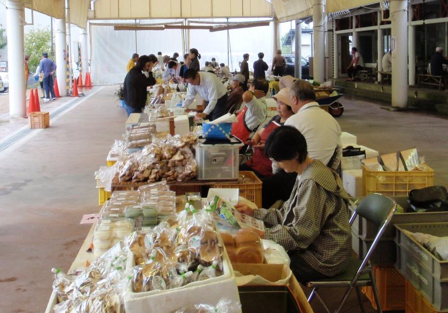 日曜朝市