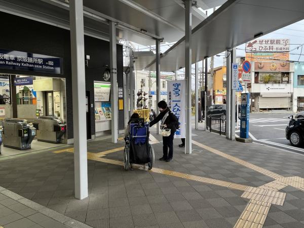 JR膳所駅での啓発の様子
