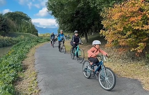 11月3日の「ビワイチの日」に実施した「ビワイチの子」子ども向けサイクリングガイドツアーの様子1