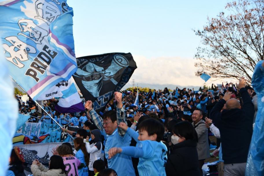 試合終了の瞬間のサポーター席