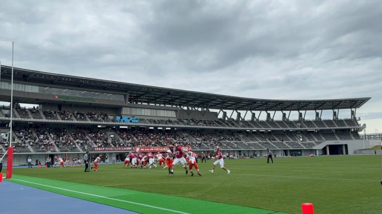 平和堂HATOスタジアムにてアメリカンフットボールの試合1