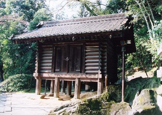 石山寺経蔵の外観