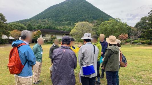 公園でのフィールドワークの様子