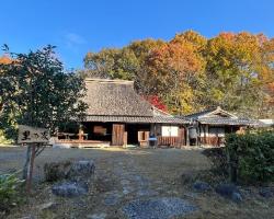 葦ぶき屋根の家の写真