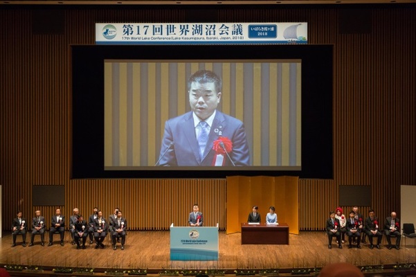 三日月知事の来賓あいさつの様子