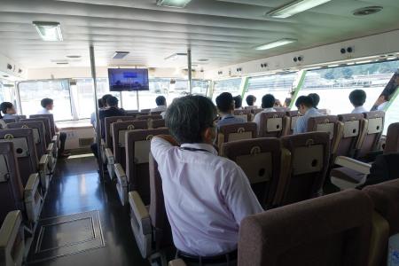 船から琵琶湖を見ている様子