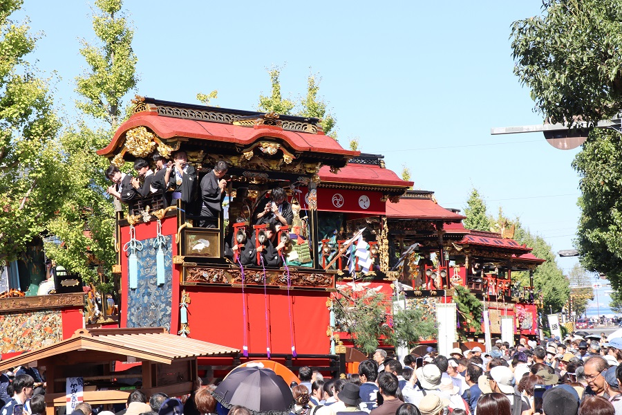 大津祭、巡行昼休憩時の曳山展示の様子2