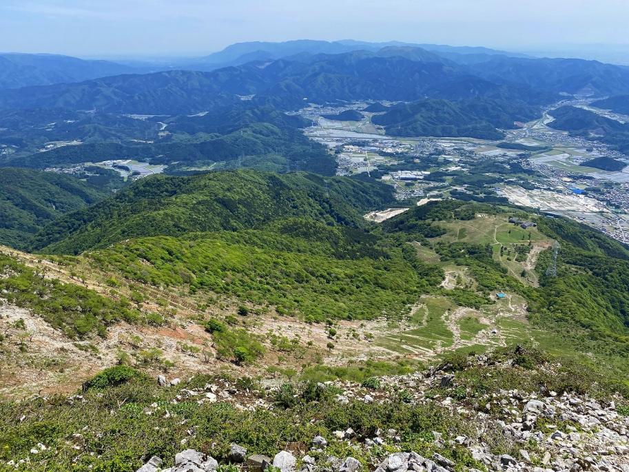 2024年5月18日撮影山頂から滋賀県側の眺望