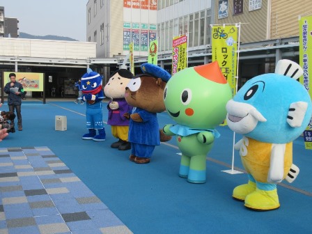 ゆる3(さん)防犯キャンペーン オープニングセレモニー(JR石山駅)の様子1