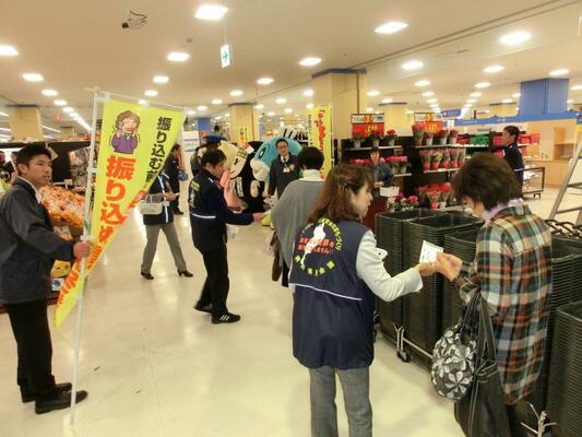 甲賀地域ゆる3プロジェクト防犯キャンペーン(特殊詐欺被害防止啓発)の様子2