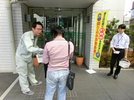 近江八幡市内特殊詐欺被害防止啓発(犯罪多発注意報発令期間中)の様子3
