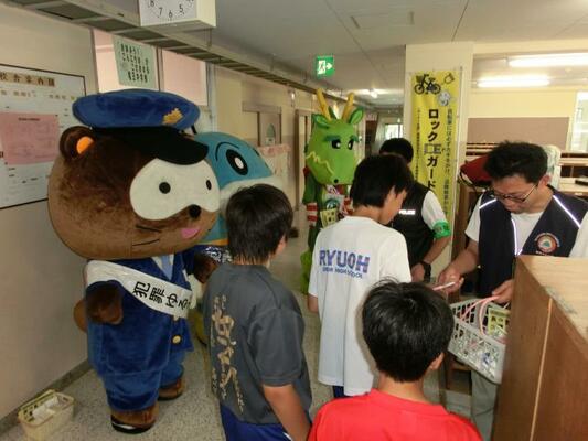 竜王町ゆる3プロジェクト防犯キャンペーン(7月16日)の様子2
