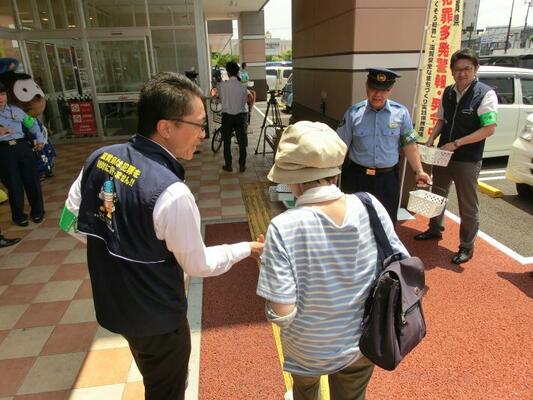 大津地域特殊詐欺被害防止啓発(犯罪多発警報発令(延長)期間中)の様子2