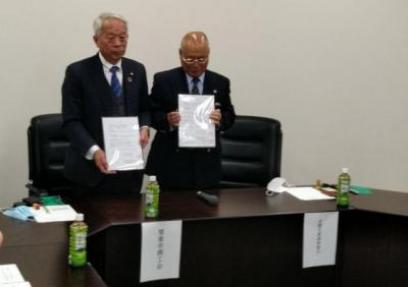 延長覚書締結の様子