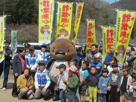 高島地域(道の駅マキノ追坂峠から小荒路地区)での「詐欺用心」啓発の様子1