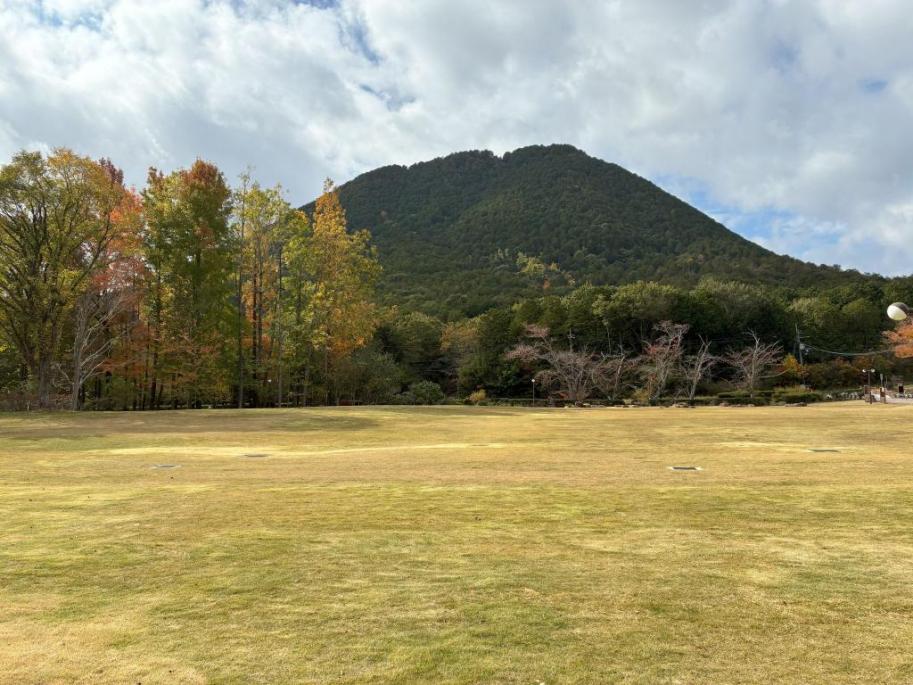 三上山を望む