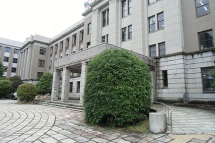 N5本館玄関